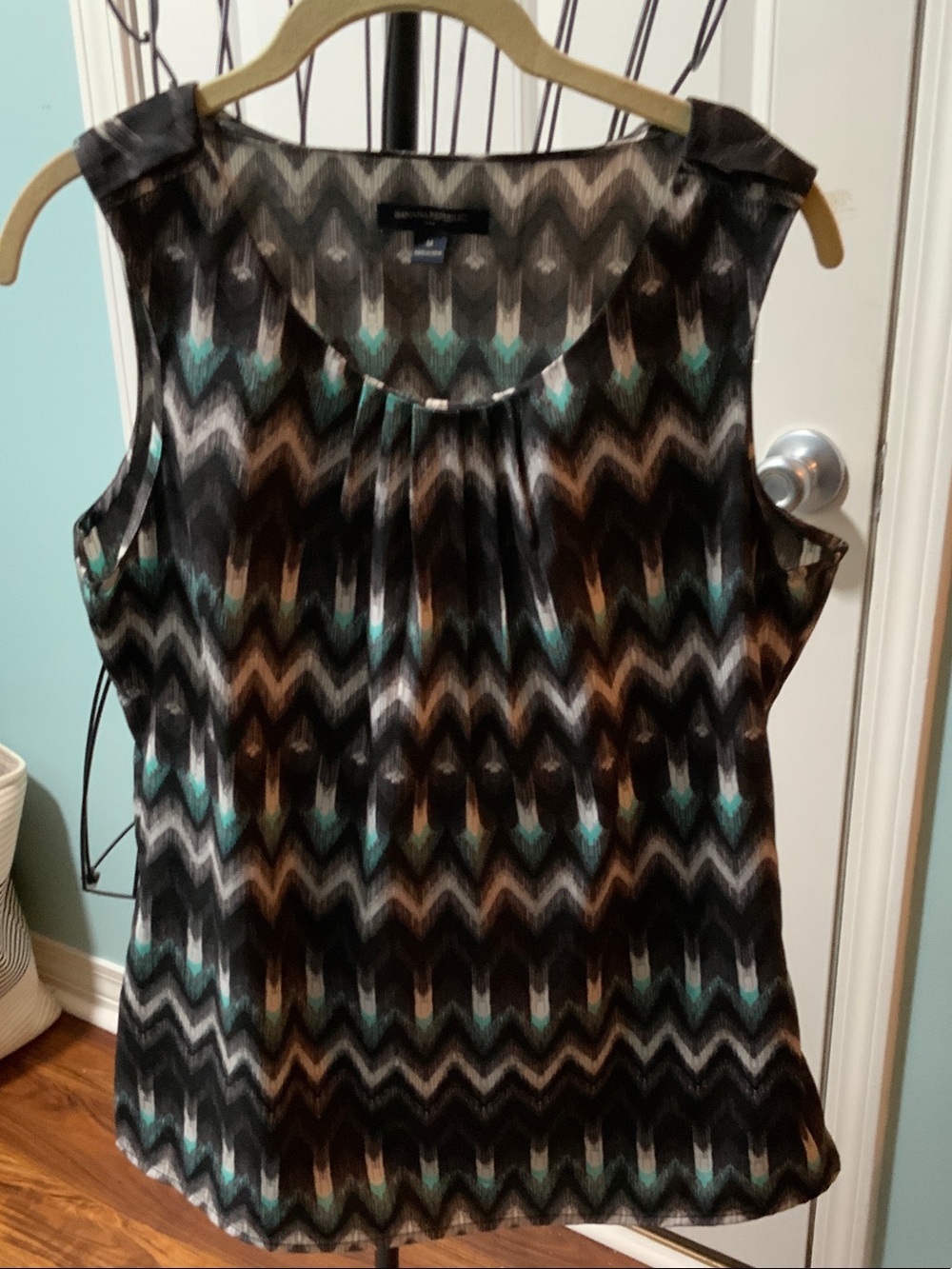 Banana Republic Chevron Print Sleeveless Camisole in Black, Teal, Brown